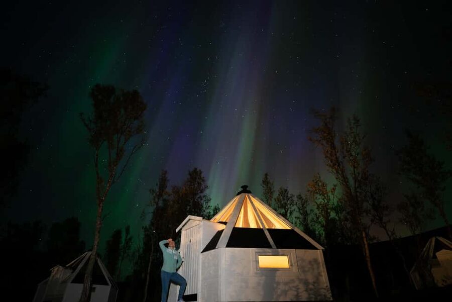 Tromsø: Aurora Crystal Lavvo Experience with Snowshoeing - Key points at a glance