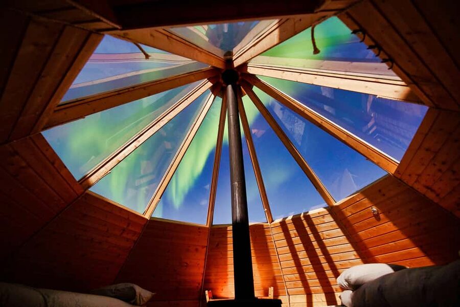 Tromsø: Aurora Crystal Lavvo Experience with Snowshoeing - What sleeping in a crystal lavvo is really like
