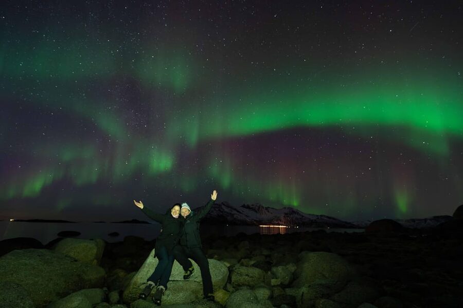 Tromsø: Aurora Tour with Photos, Campfire and Arctic Food - Why the small group changes the night