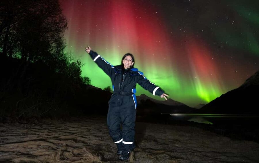 Tromsø: Big Bus Northern Lights Tour with Free Photos - Campfire, hot drinks, and the long wait