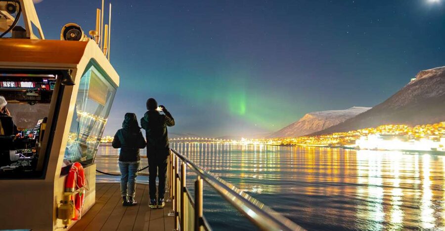 Tromsø: Electric Northern Lights Cruise - Soup, drinks, and practical comfort