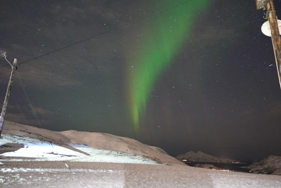 Tromsø: English/Spanish Aurora Pathfinder Tour with Photos - Small group benefits and minibus limits
