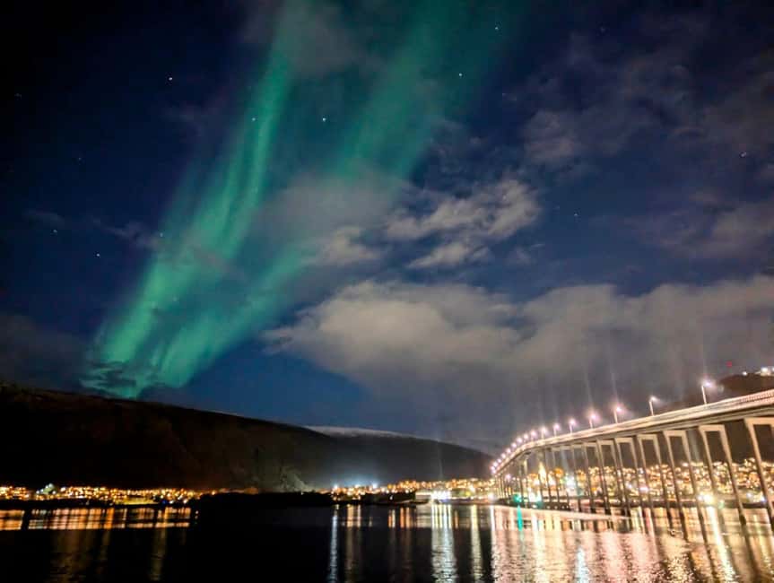 Tromsø: Evening dinner cruise with possible northern lights - Check-in at 5:30 p.m. and departure at 6 p.m.
