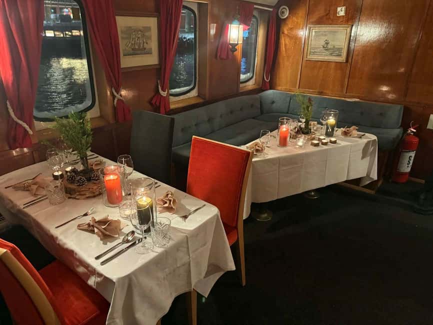 Tromsø: Evening dinner cruise with possible northern lights - Staying aboard after 9 p.m.