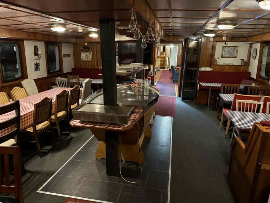 Tromsø: Evening dinner cruise with possible northern lights - Searching the fjord for the Northern Lights
