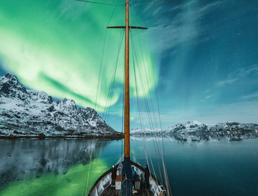 Tromso: Luxury Northern Lights Cruise with Hot Tub & Dinner - Boarding the white yacht beside Fiskekompaniet