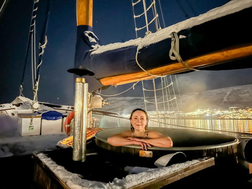 Tromso: Luxury Northern Lights Cruise with Hot Tub & Dinner - Searching for the aurora from the hot tub