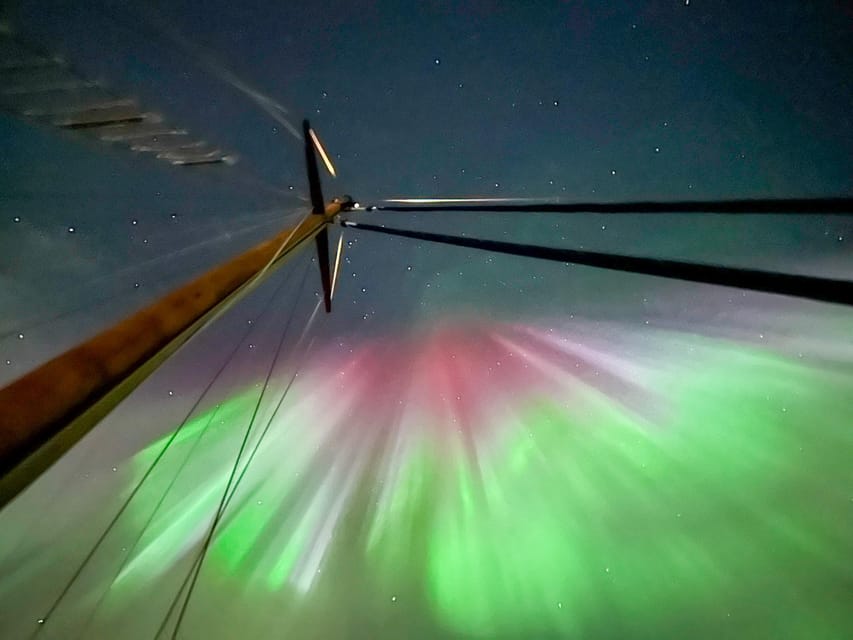 Tromso: Luxury Northern Lights Cruise with Hot Tub & Dinner - Cruising through Grindøysundet after dark