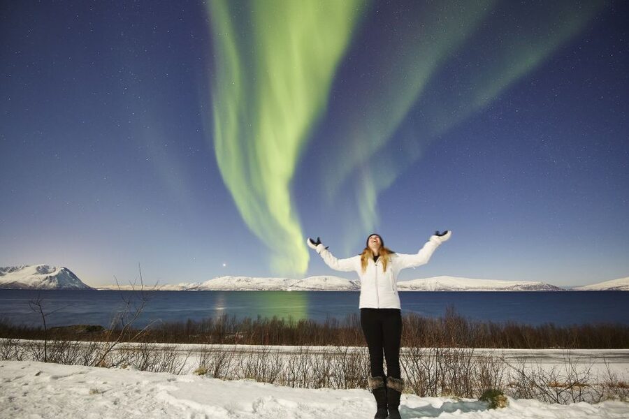 Tromso: Minivan Aurora Excursion with Pictures & Warm Suits - How the guides shape the experience