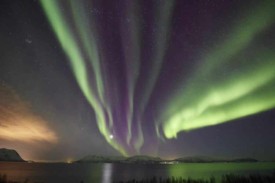 Tromso: Minivan Aurora Excursion with Pictures & Warm Suits - Meeting at the Radisson Blu and getting briefed