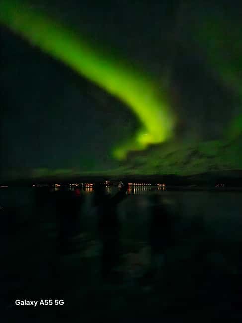 Tromsø: Northern Lights Bus Tour – Chase the Aurora Borealis - Hot drinks, noodles, and Arctic stories