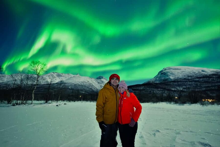 Tromsø: Northern Lights Chase in a Mercedes Benz with Photos - Why a moving chase works better than one fixed viewpoint
