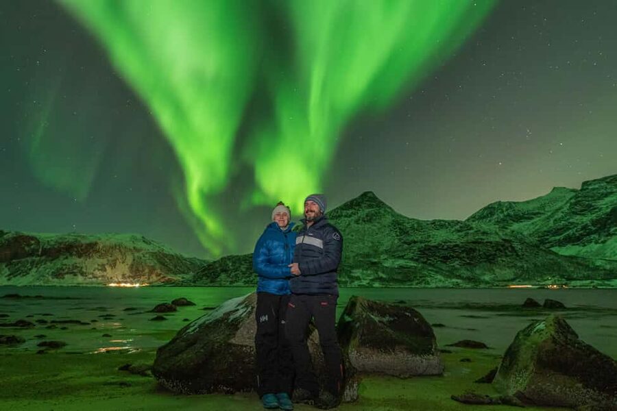 Tromsø: Northern Lights Chase with Photos and Guide - Professional photographs without camera stress