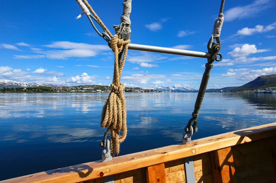 Tromsø: Northern Lights Dinner Cruise - Sailing into the Arctic night