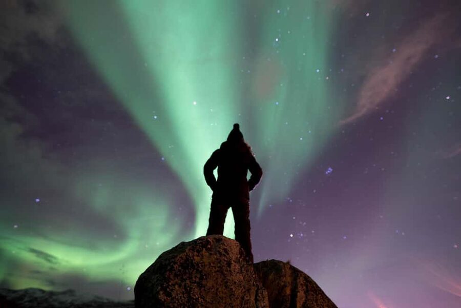 Tromsø: Northern Lights Hunt with a Professional Photographer in Spanish - Key points at a glance