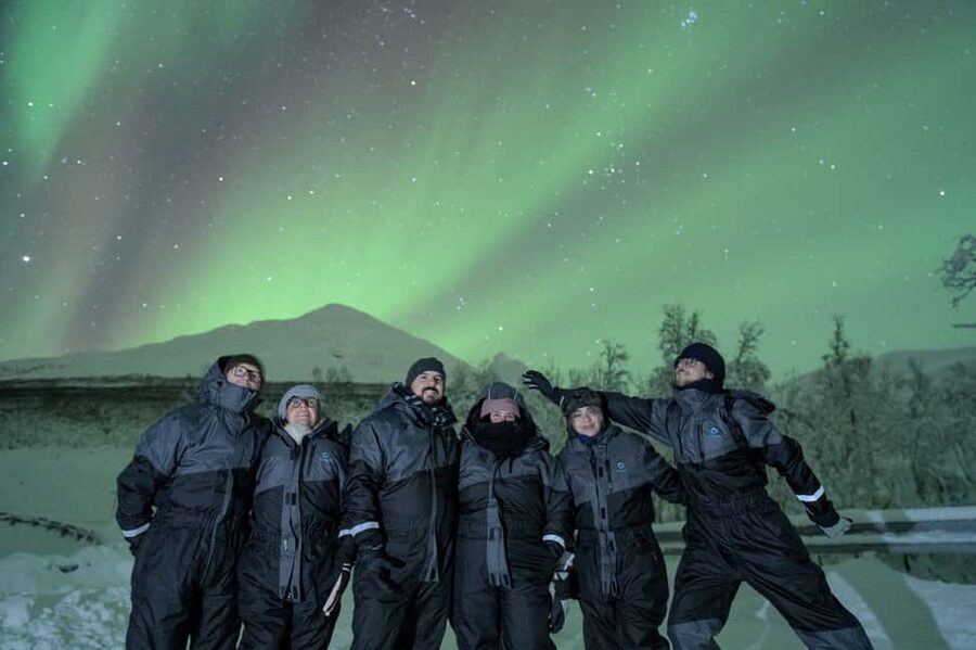 Tromsø: Northern Lights Hunt with a Professional Photographer in Spanish - Waiting beside the Arctic campfire