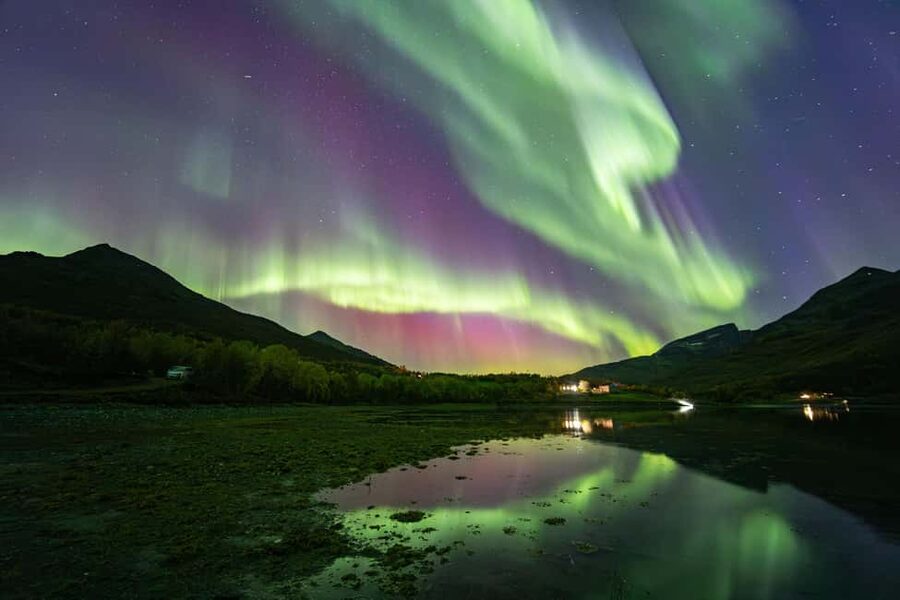 Tromsø: Northern Lights Hunt with Photos and Hot Food - Key points at a glance
