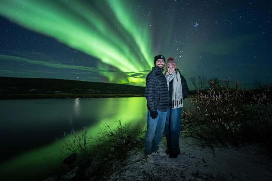 Tromsø: Northern Lights Hunt with Photos and Hot Food - Professional photos and your own camera