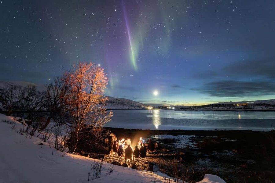 Tromsø: Northern Lights Hunt with Photos and Hot Food - What the $144 price buys you