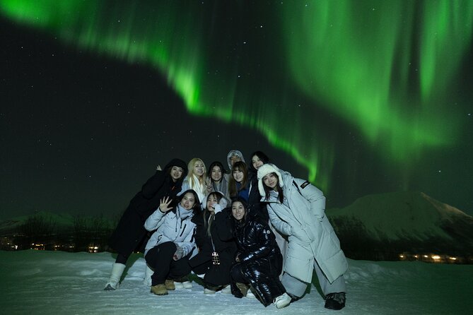 Tromsø: Northern Lights Minibus Tour with Expert Guides - Thermal suits, snacks, and the Arctic wait