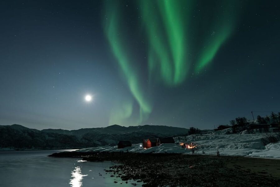 Tromsø: Northern Lights Photography Small-Group Tour - Campfire food that makes the waiting easier