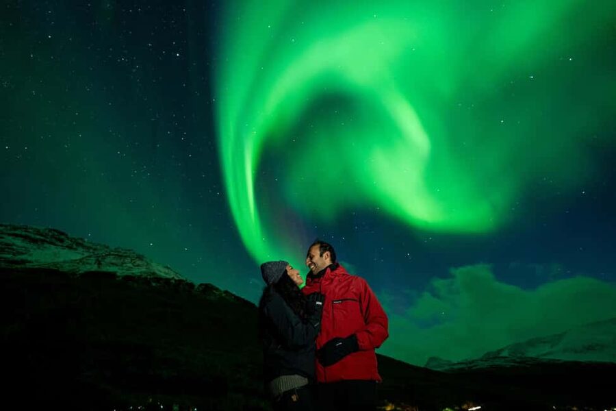 Tromso: Northern Lights Photography Tour - Hot chocolate, cookies, and cold-weather reality