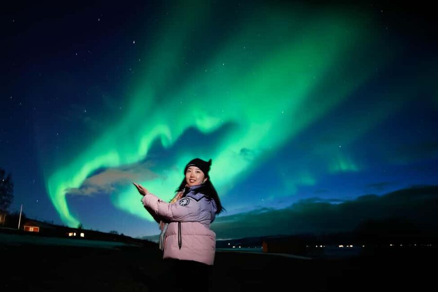 Tromsø: Northern Lights Pioneer Tour with Photos Included - The first stop: reading the sky