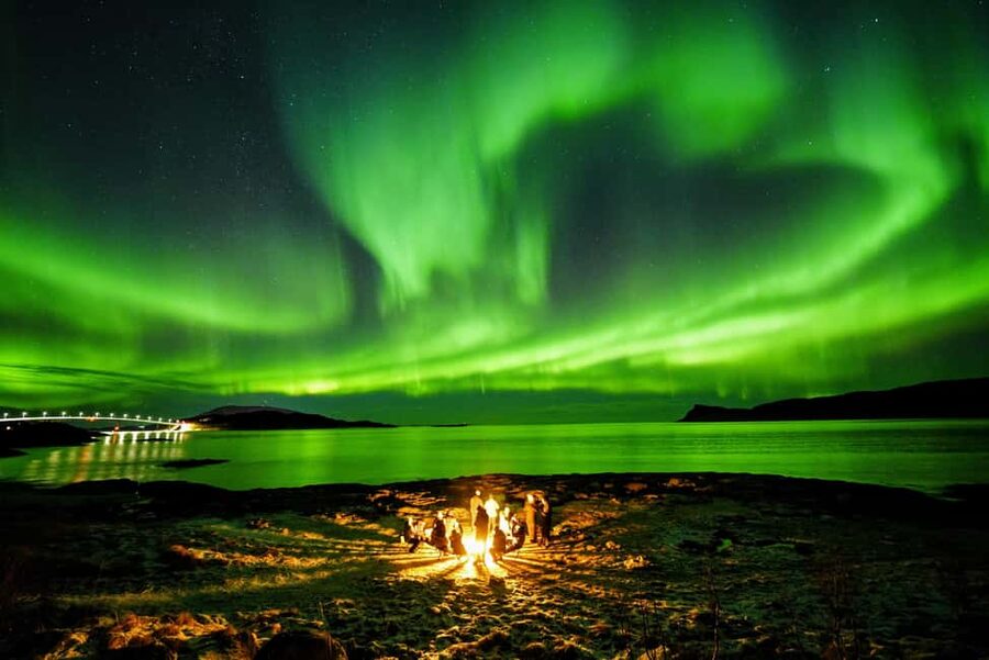 Tromsø: Northern Lights Pioneer Tour with Photos Included - Professional portraits and night photography