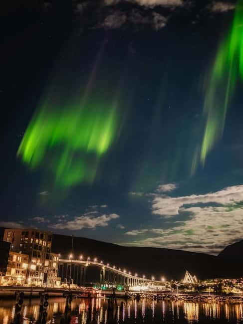 Tromsø: Northern Lights Tour by Experienced Local Guide - Who should book this experience