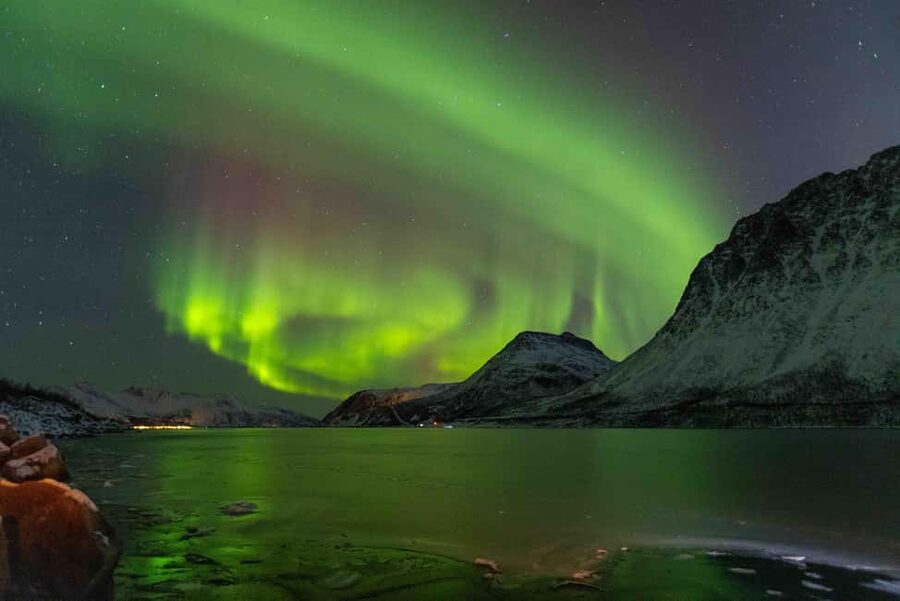 Tromsø: Northern Lights Tour with Dinner and Native Guide - Photos that capture more than a green blur