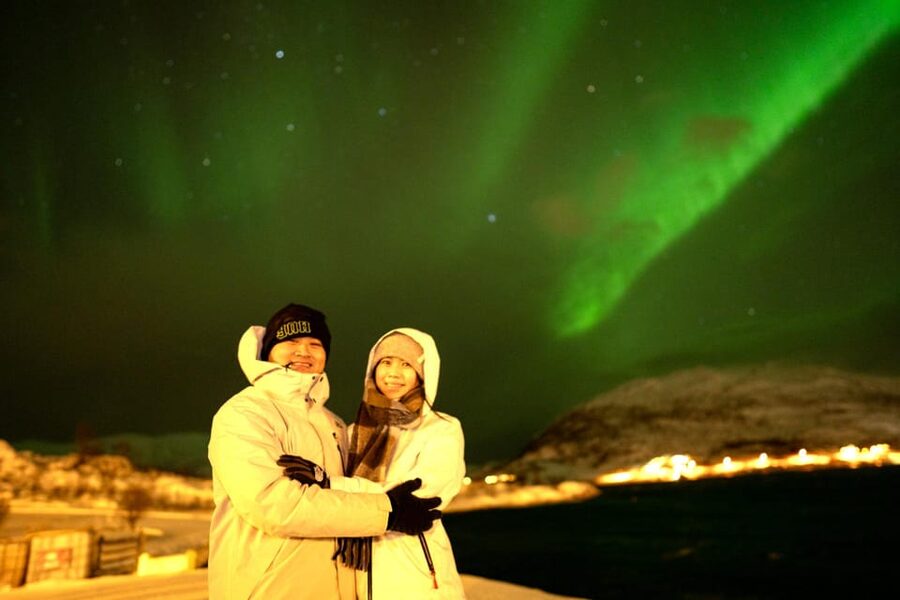 Tromsø: Northern Lights Tour with Local Guide and Photos - Professional photos under the Northern Lights
