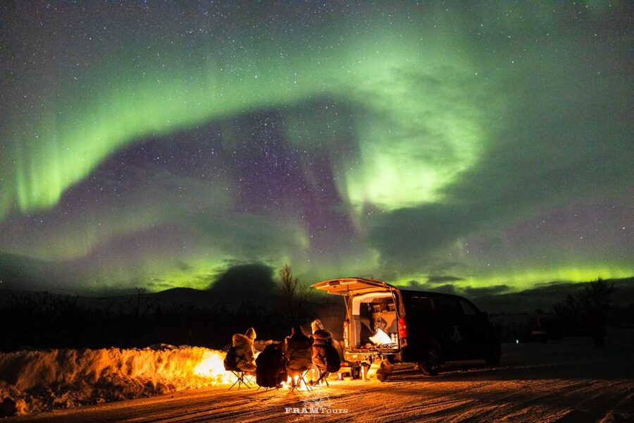 Tromso: Northern Lights Tour with Photographer - What the guide adds to the evening