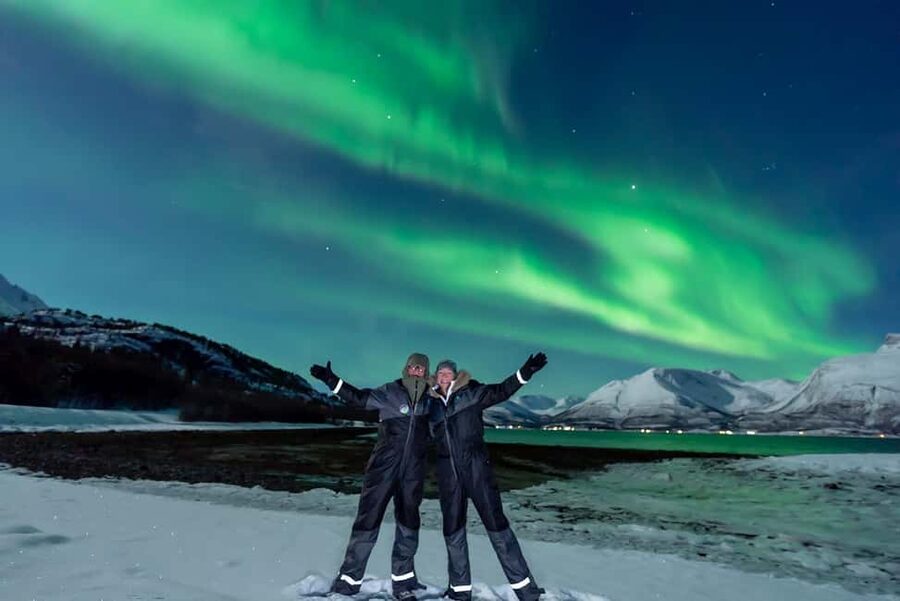 Tromsø: Northern Lights Tour with Photos, Hot Meal & Drinks - Key points at a glance