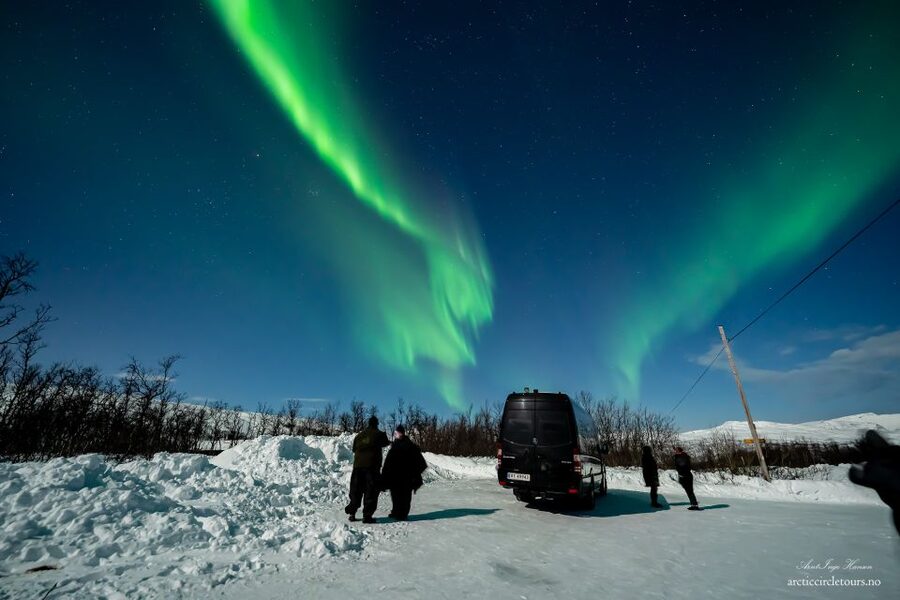 Tromsø: Northern Lights Tour with Photos, Hot Meal & Drinks - Should you book this Tromsø aurora tour?