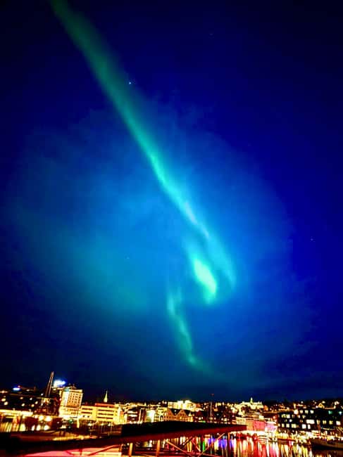 Tromsø: Northern Lights Tour with Photos & Snacks - Starting at Grønnegata 94 in central Tromsø