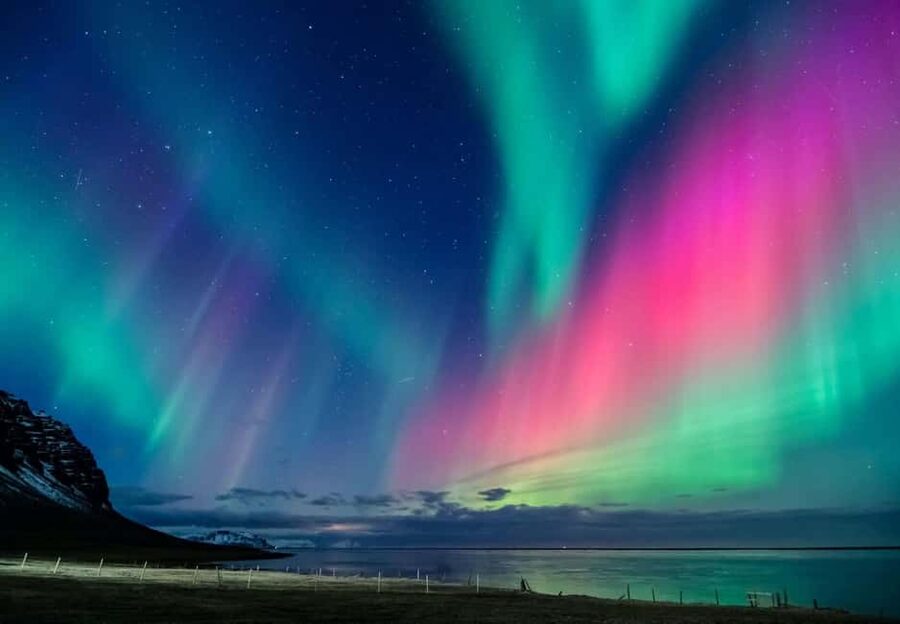 Tromsø: Northern Lights Tour with Photos & Snacks - The minibus search: why persistence matters