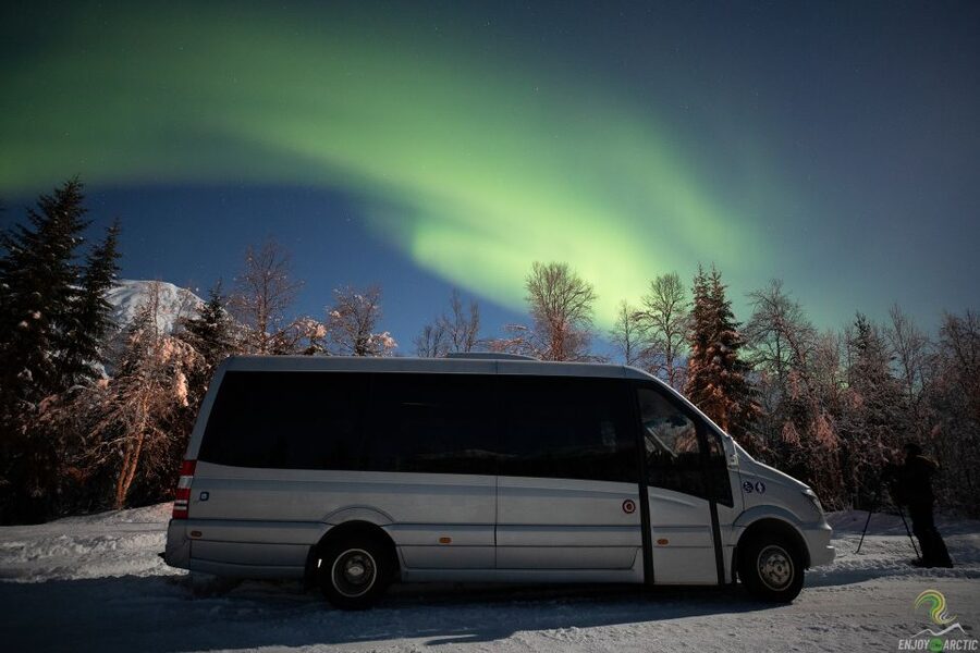 Tromsø: Northern Lights Trip with Campfire and Snacks - Meeting at Magic Ice Bar and leaving Tromsø