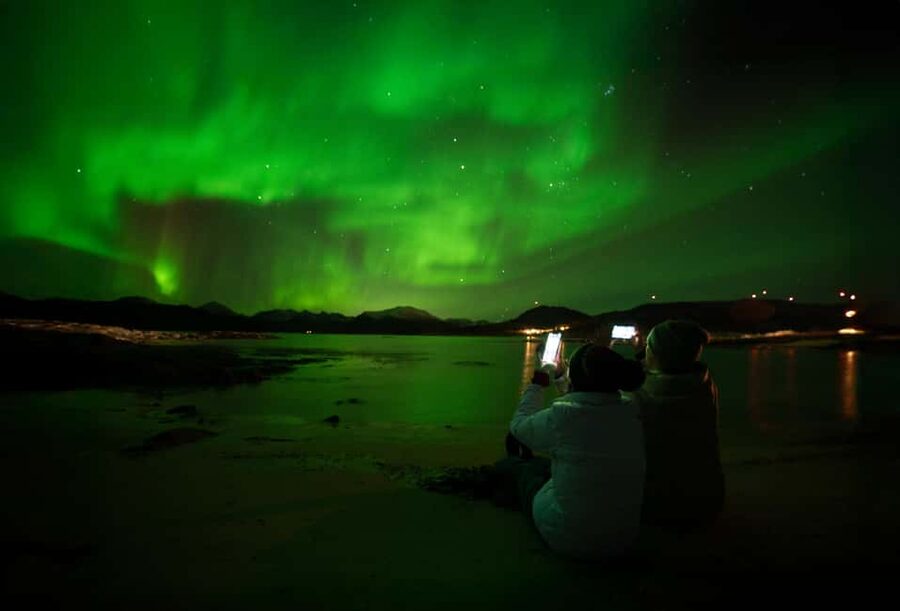 Tromso: Photograph the Northern Lights with an English/Spanish Photographer, Minibus - Who Will Get the Most From This Experience?