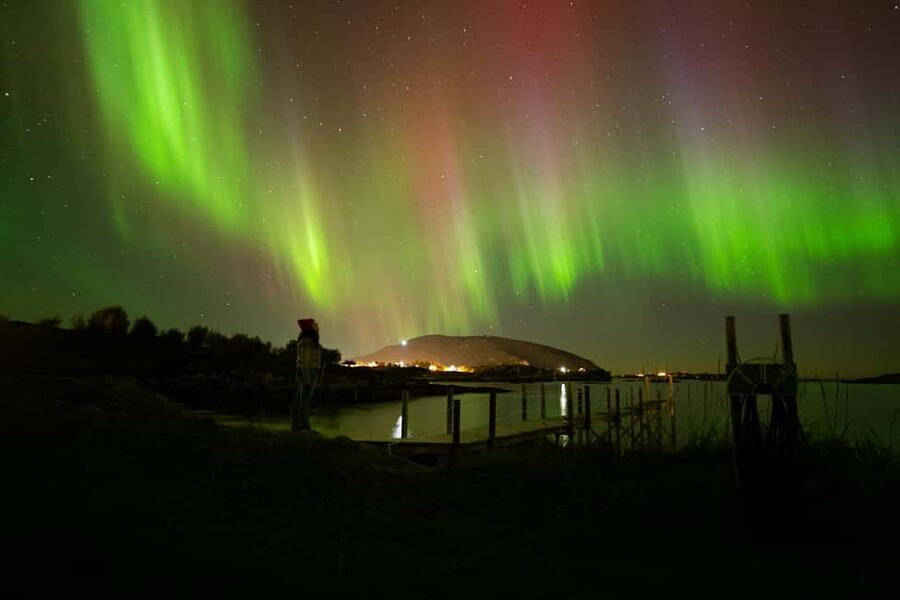 Tromso: Photograph the Northern Lights with an English/Spanish Photographer, Minibus - Practical Strengths and Limits