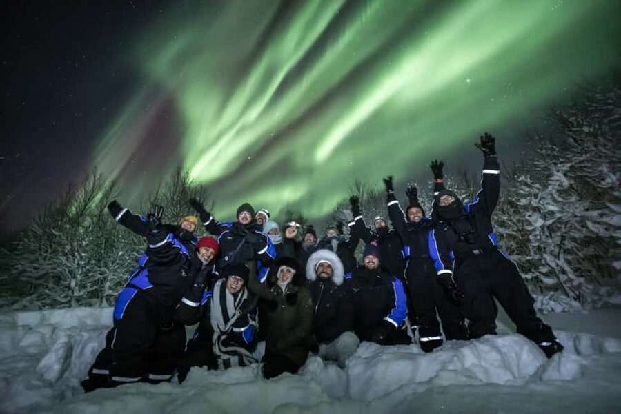 Tromsø: Premium Northern Lights Chase with Free Photos - Campfire food, hot drinks, and Arctic waiting time