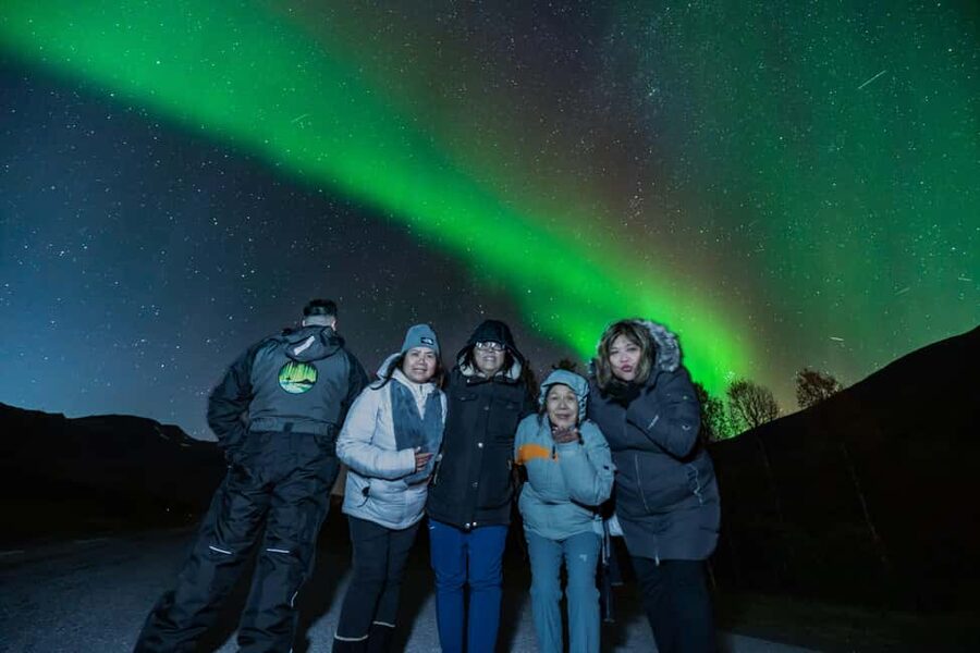 Tromsø: Premium Northern Lights Tour Small Group 8 Guests - What to pack for the Arctic night
