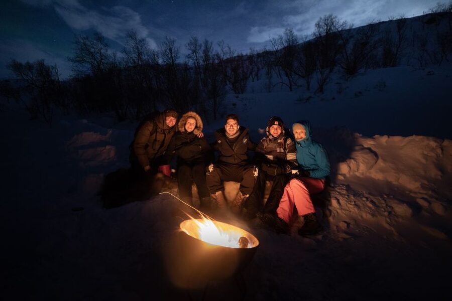 Tromsø: Private Aurora Chase with Meals, Campfire, Photos. - Staying warm for the full six hours