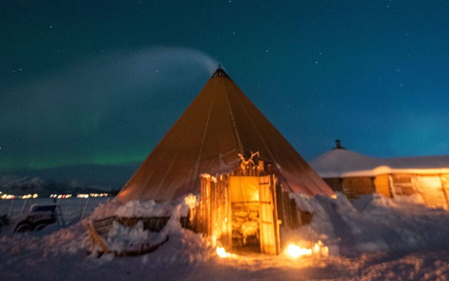Tromsø: Reindeer Camp Dinner with Chance of Northern Lights - A three-course Sámi dinner in the gamme
