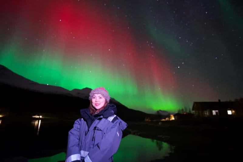 Tromsø: Small-Group Northern Lights Tour by Minibus - Watching for the first green arc