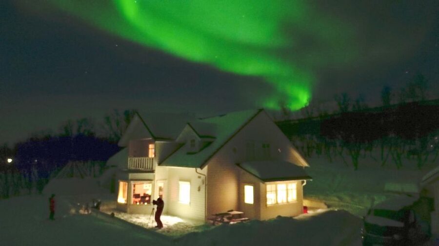 Tromsø: Snowmobile Tour with Aurora Crystal Lavvo Stay - Is $670 a fair price?