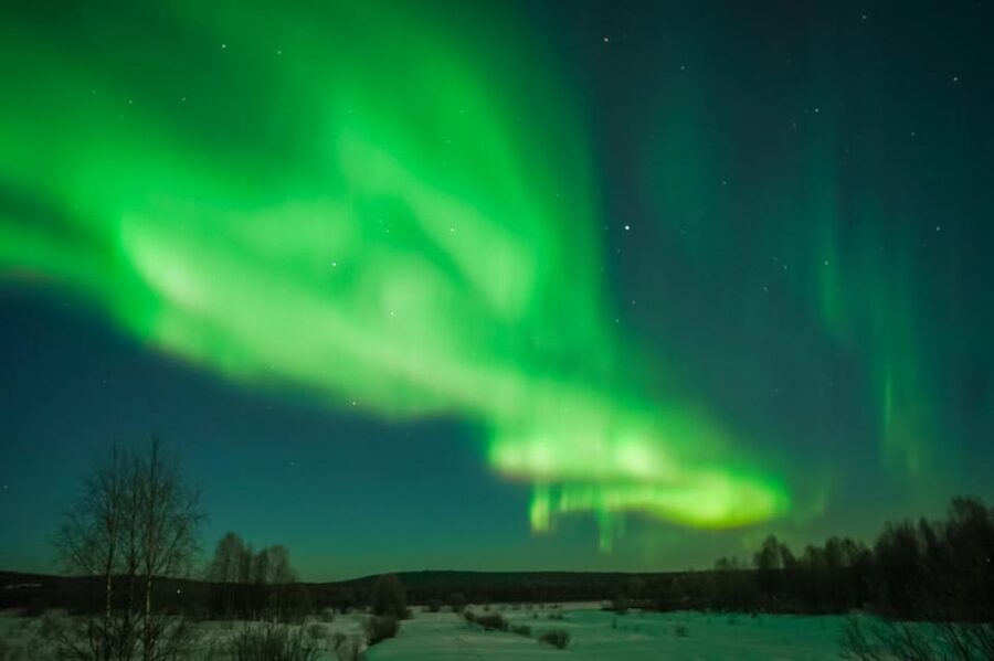 Tromsø: Unlimited Northern Lights Chase Across Borders - The guide and photographer combination