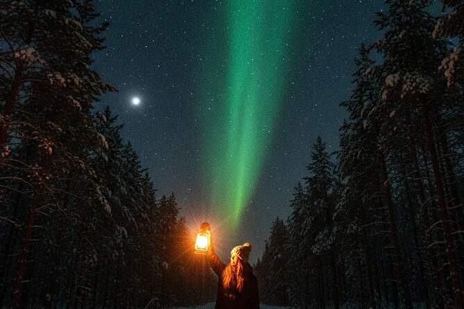 Ultimate Aurora Borealis Tour Rovaniemi - The included photo session and simple Lapland props