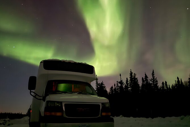 Yellowknife Aurora Hunting Tours by Bus - Madeline Lake: a quieter hour under open sky