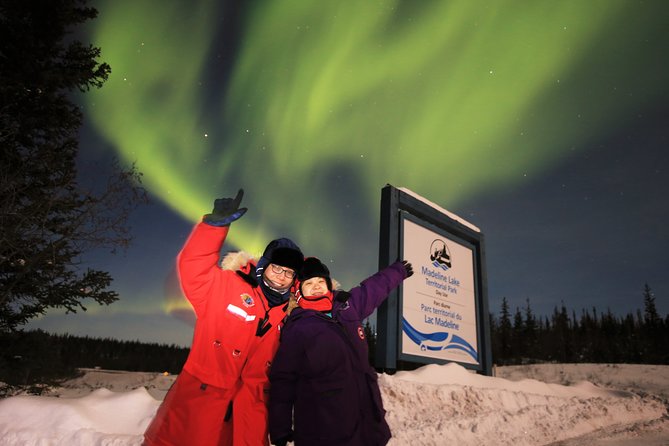 Yellowknife Tours - Aurora by bus - Guides, photos, and the human side of the outing