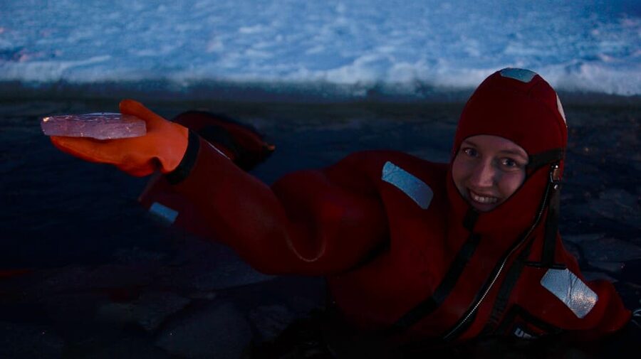 Ylläs: Northern Lights Ice-Floating Experience with Transfer - What floating in the frozen lake is really like